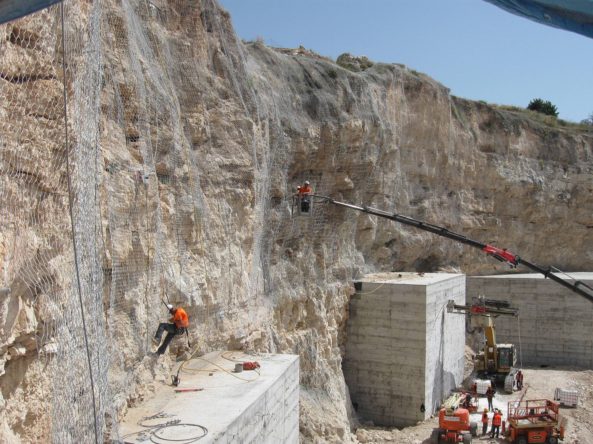 Securing the Rosh Haayin tunnel portal
